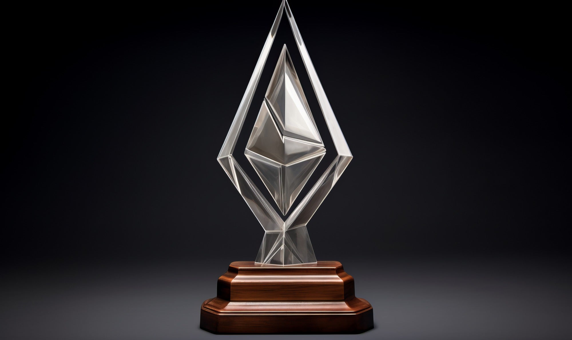 Modern custom award featuring a geometric crystal design on a polished wooden base, showcasing elegance and craftsmanship.